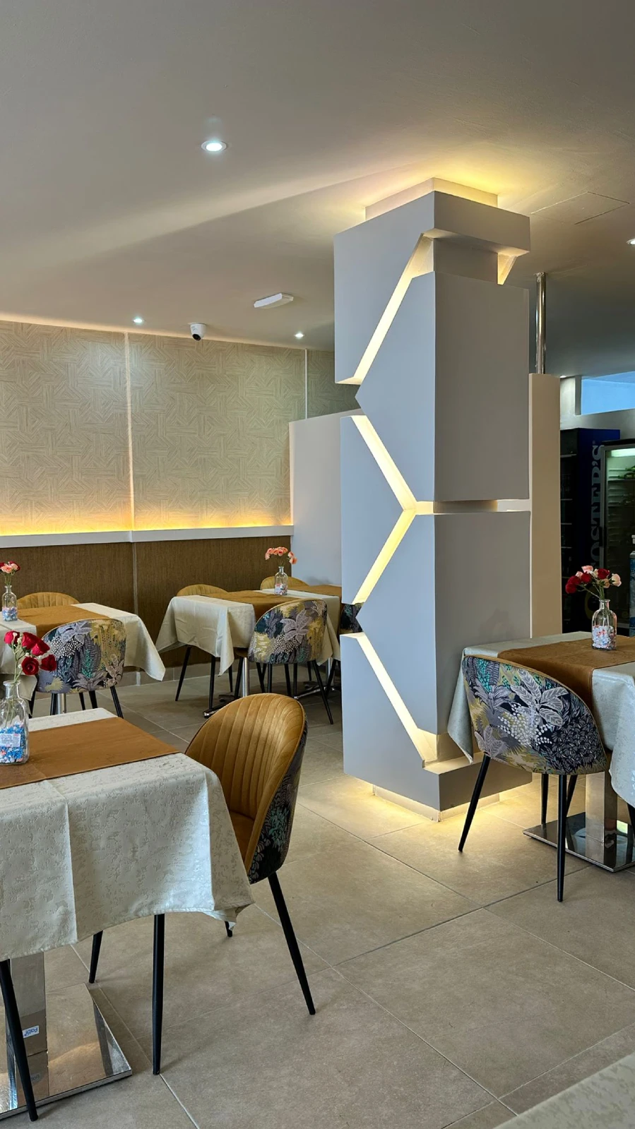 decoracion-de-columna-en-pladur-restaurante-lanzarote
