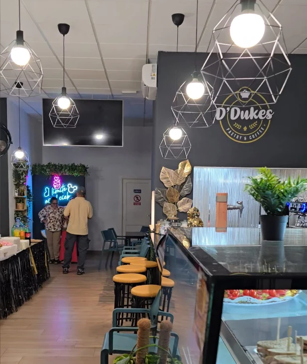 decoracion-iluminaria-local-playa-honda