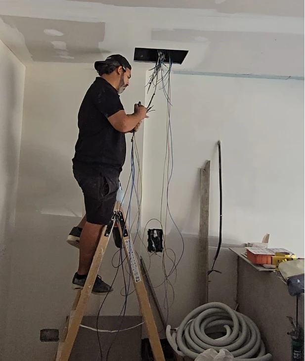 instalacion-electrica-local-costa-teguise